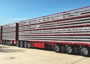A Byrne Trailers 4x2 stainless steel B-triple. Image: Byrne Trailers.