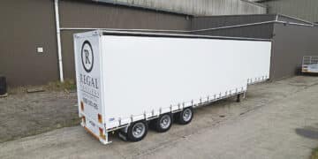 A Regal Trailers drop deck curtainsider with Fuwa K Hitch axles and suspensions. Image: Regal Trailers.